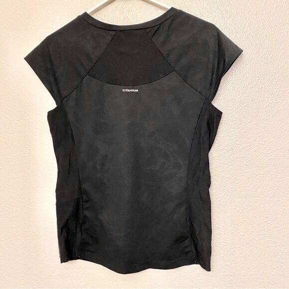 Columbia Titanium athletic tech stretch fabric V-neck T-shirt with pocket M - Picture 2 of 8